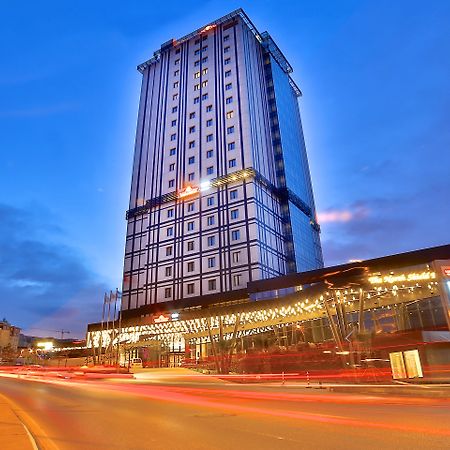 Tryp By Wyndham Istanbul Basin Ekspres Hotel Luaran gambar The hotel at night
