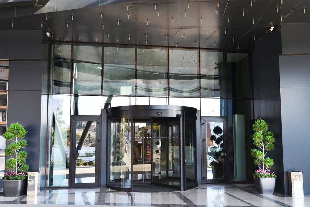 Tryp By Wyndham Istanbul Basin Ekspres Hotel Luaran gambar Entrance of the hotel