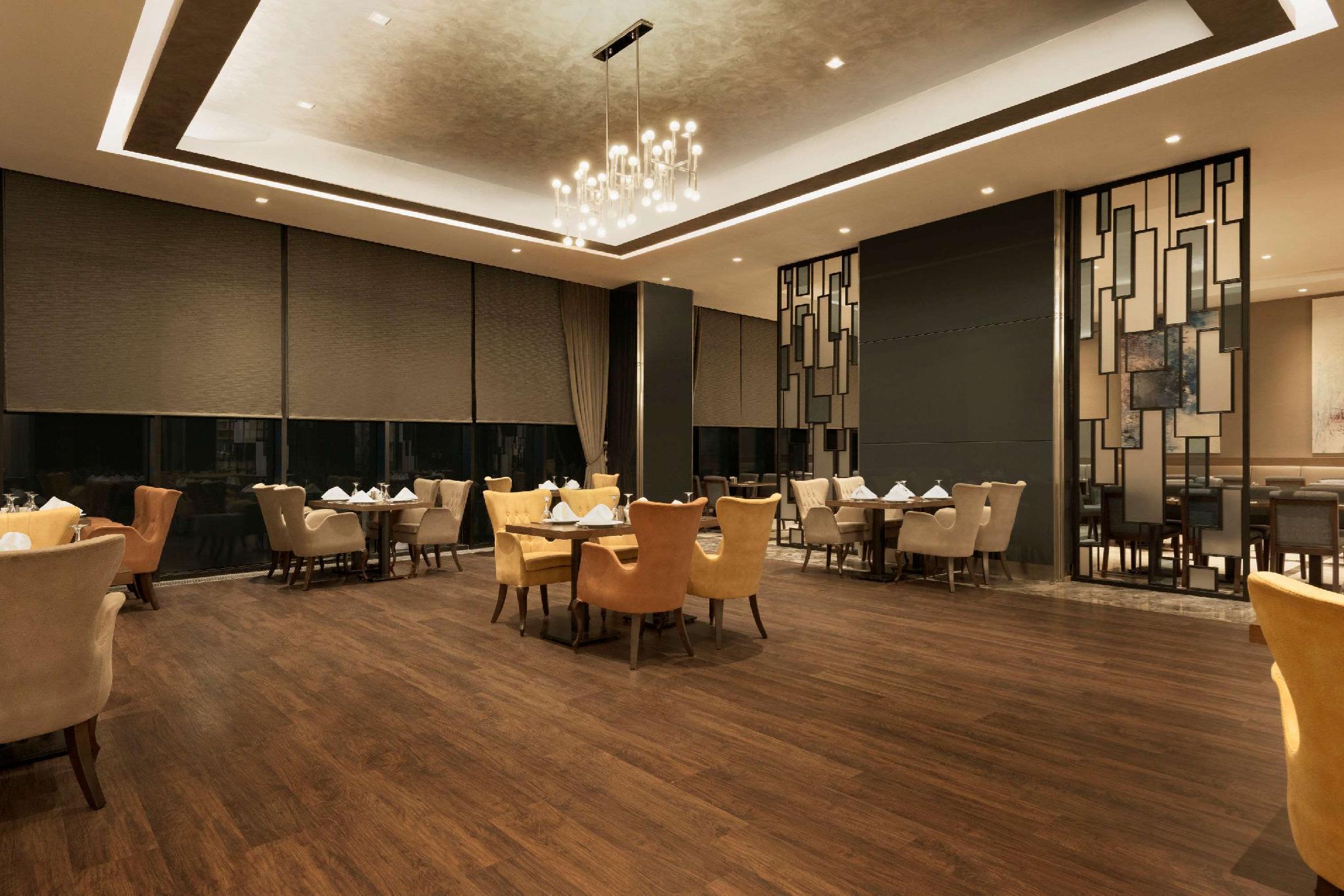 Tryp By Wyndham Istanbul Basin Ekspres Hotel Luaran gambar The restaurant