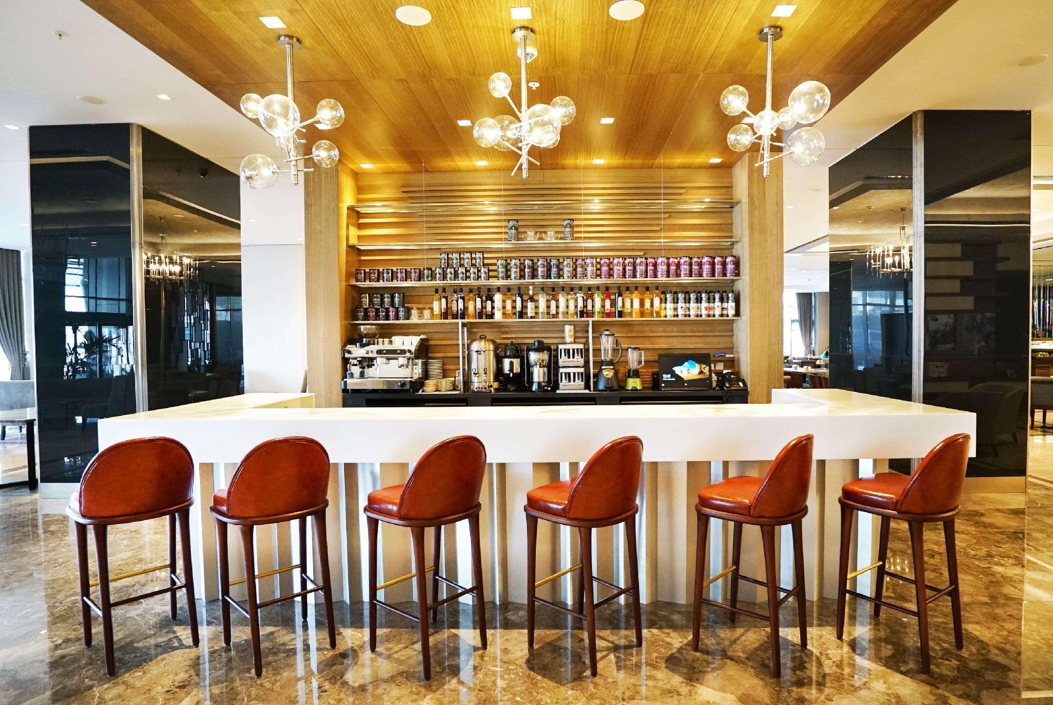 Tryp By Wyndham Istanbul Basin Ekspres Hotel Luaran gambar The bar at the lounge