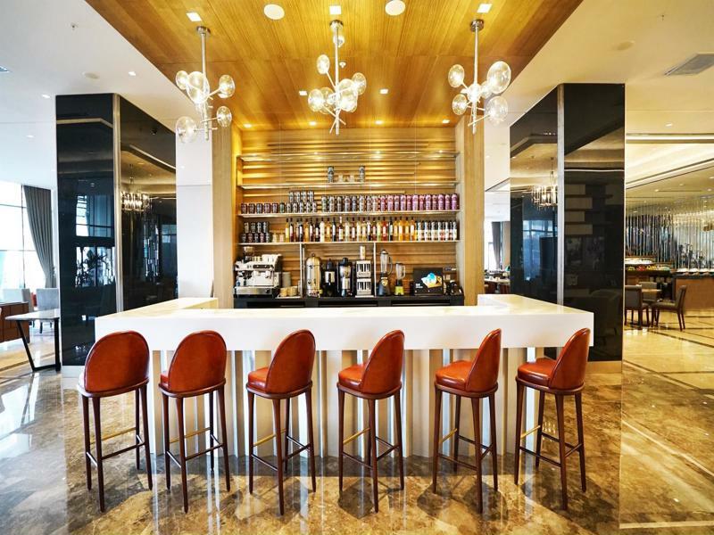 Tryp By Wyndham Istanbul Basin Ekspres Hotel Luaran gambar The bar at the lounge